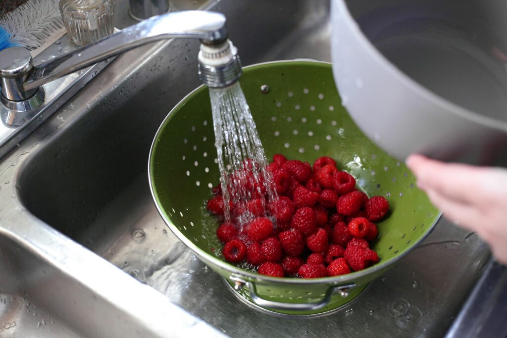 how to wash berries
